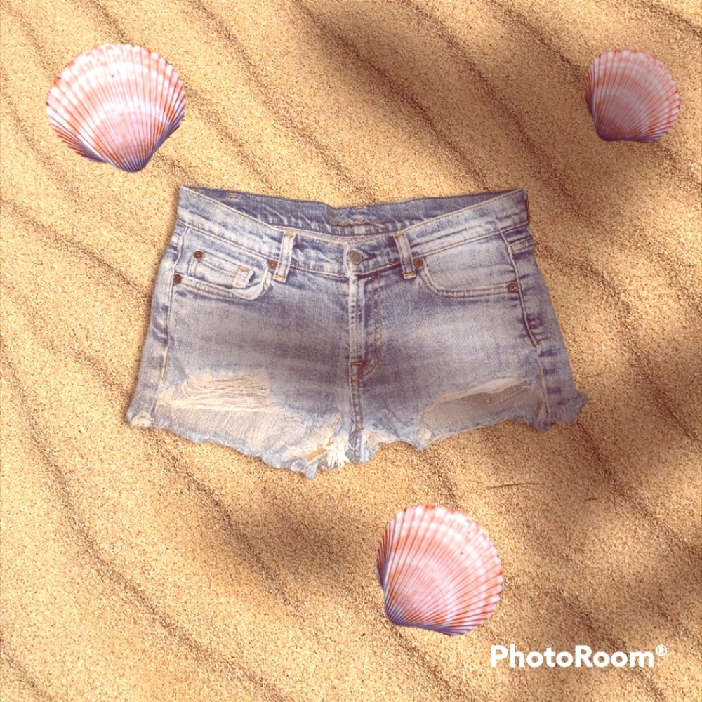 🔥FREE WITH PURCHASE 7 For All Mankind Cut off shorts
